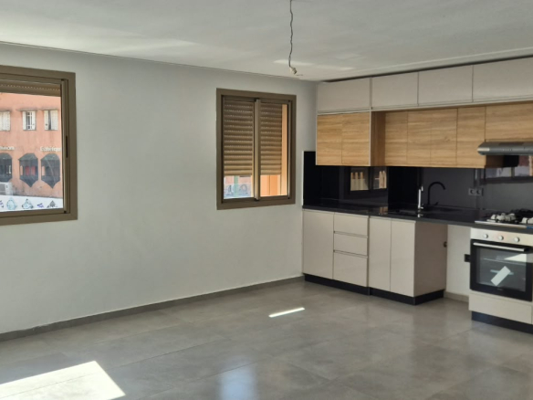 SUPERBE APPARTEMENT T3 vide AVEC GRANDE TERRASSE- À VENDRE
