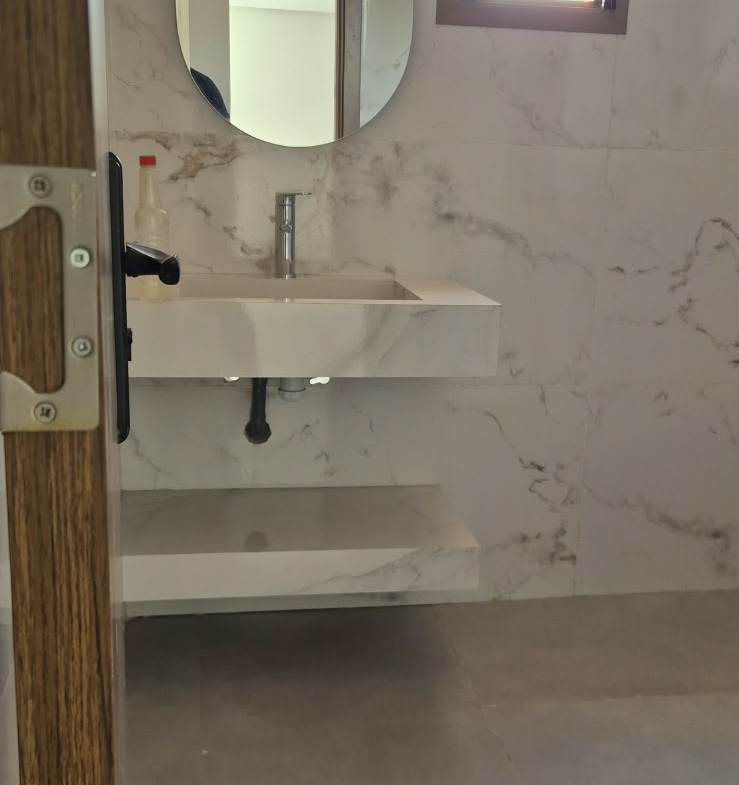 SUPERBE APPARTEMENT T3 vide AVEC GRANDE TERRASSE- À VENDRE