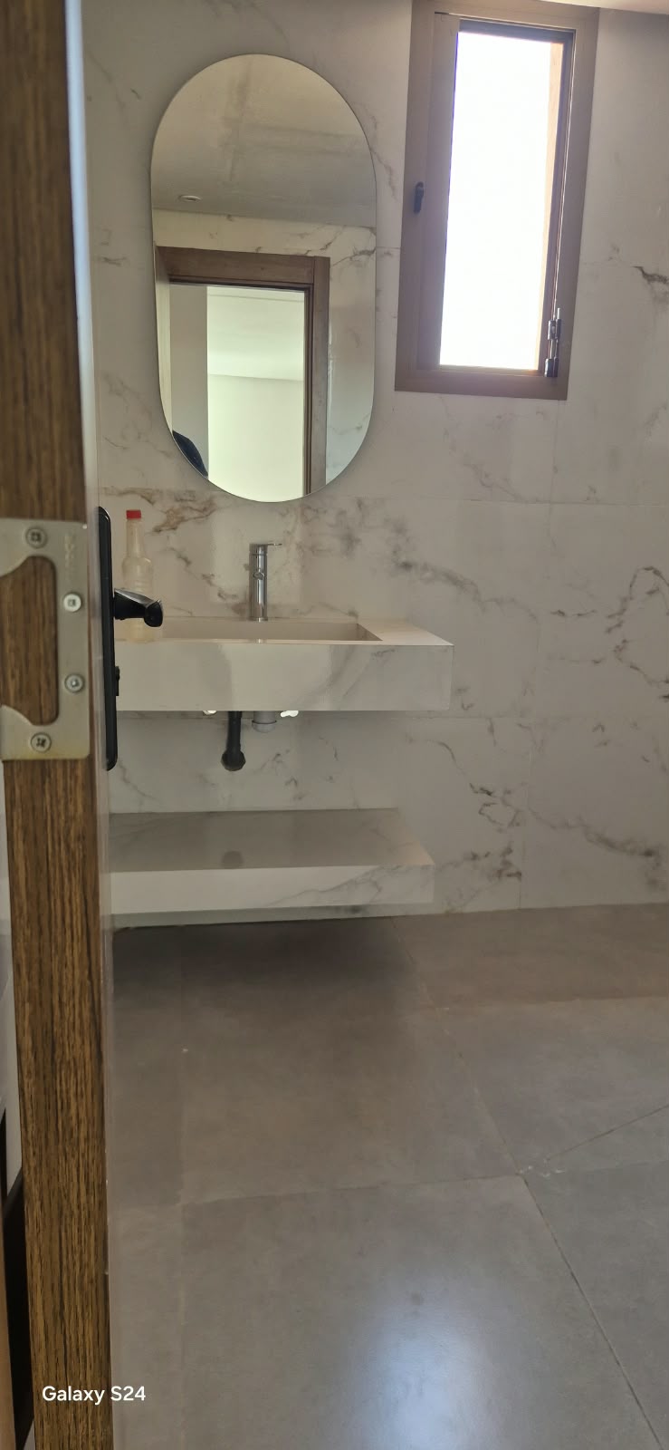 SUPERBE APPARTEMENT T3 vide AVEC GRANDE TERRASSE- À VENDRE