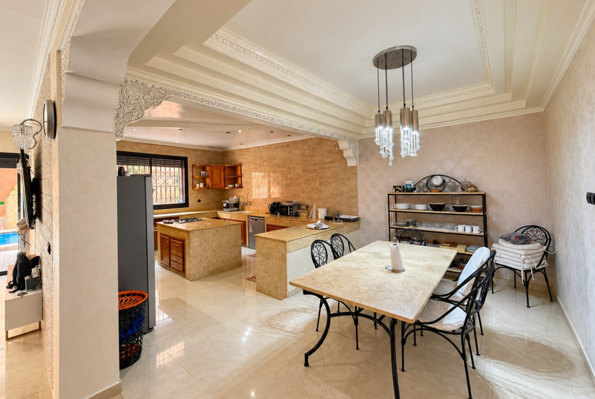 VILLA MEUBLÉE À VENDRE – TARGA