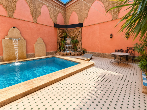 VILLA MEUBLÉE À VENDRE – TARGA