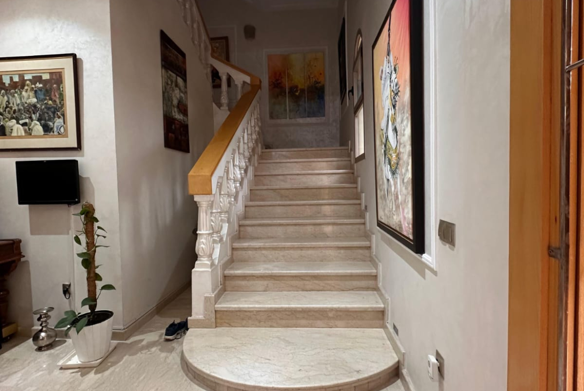 VILLA DE PRESTIGE À VENDRE – TARGA