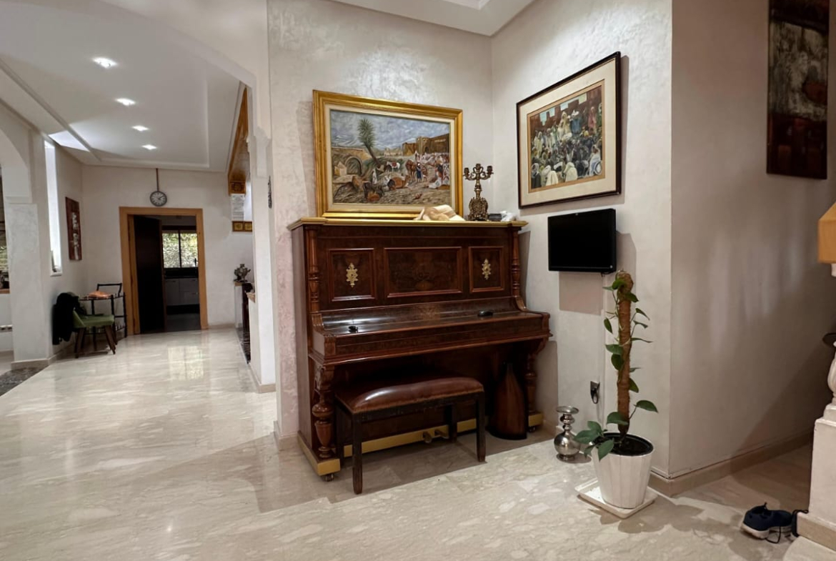 VILLA DE PRESTIGE À VENDRE – TARGA