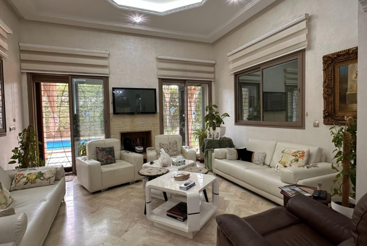VILLA DE PRESTIGE À VENDRE – TARGA