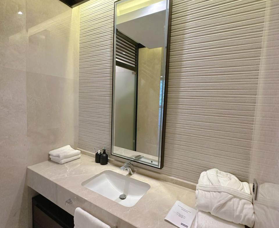 APPARTEMENT DE PRESTIGE AU FOUR SEASONS – A LOUER