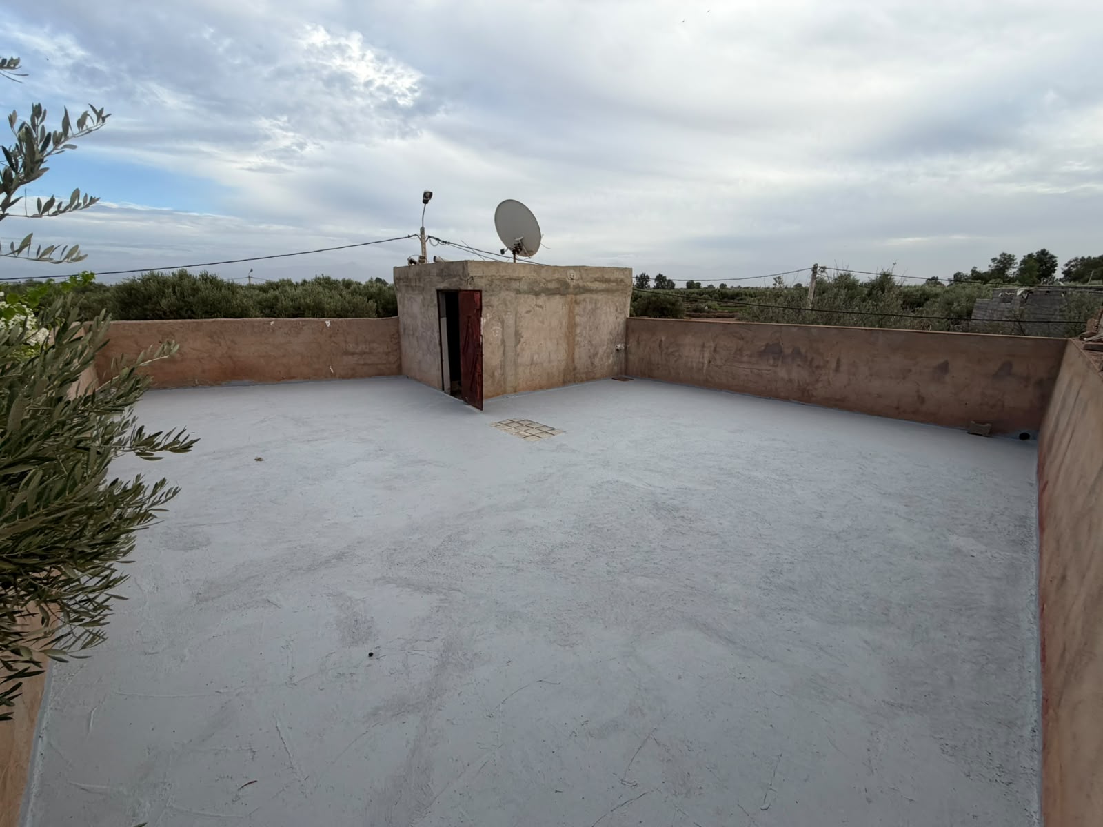 MAISON ROUTE OURIKA, À CÔTÉ DE BLADNA – À LOUER