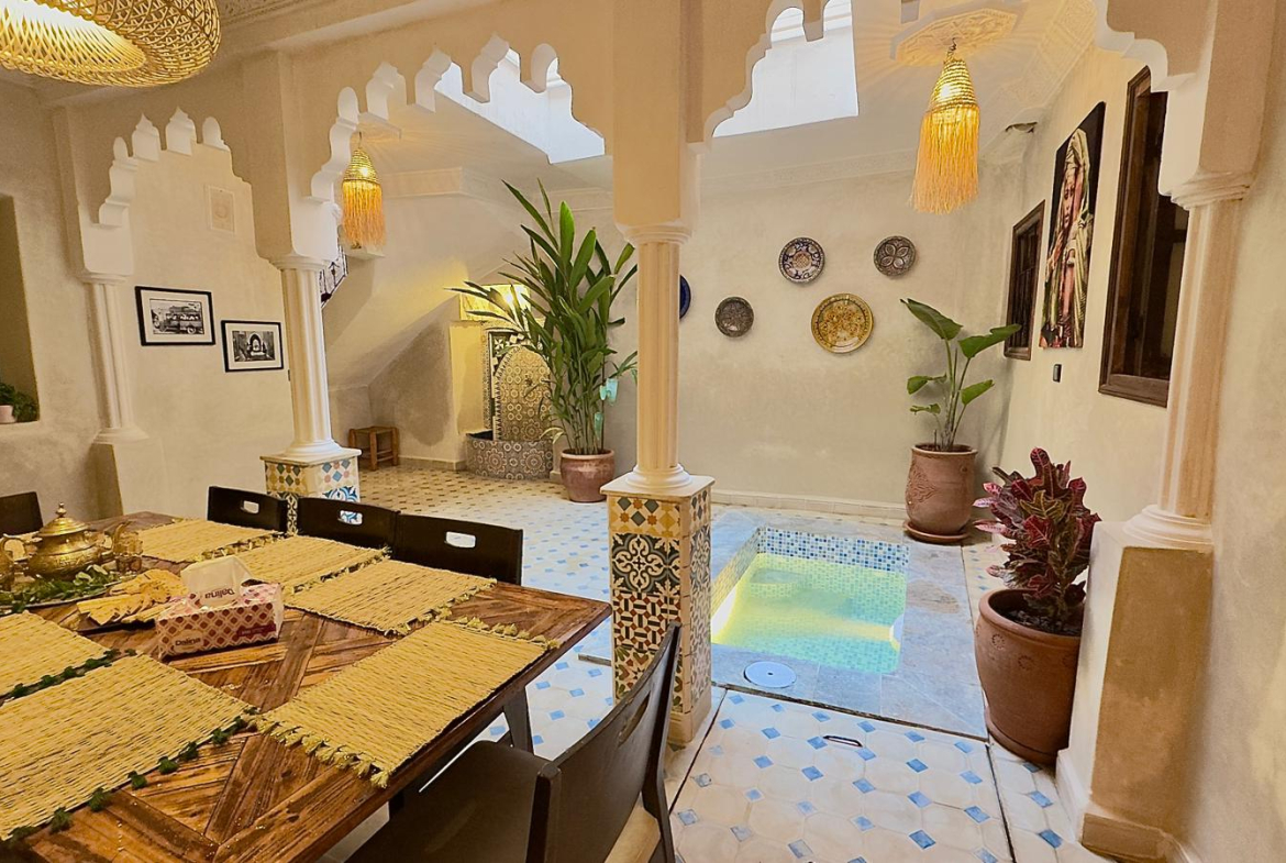 MAGNIFIQUE RIAD À VENDRE – MÉDINA DE MARRAKECH
