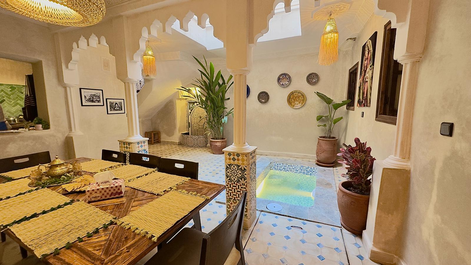 MAGNIFIQUE RIAD À VENDRE – MÉDINA DE MARRAKECH