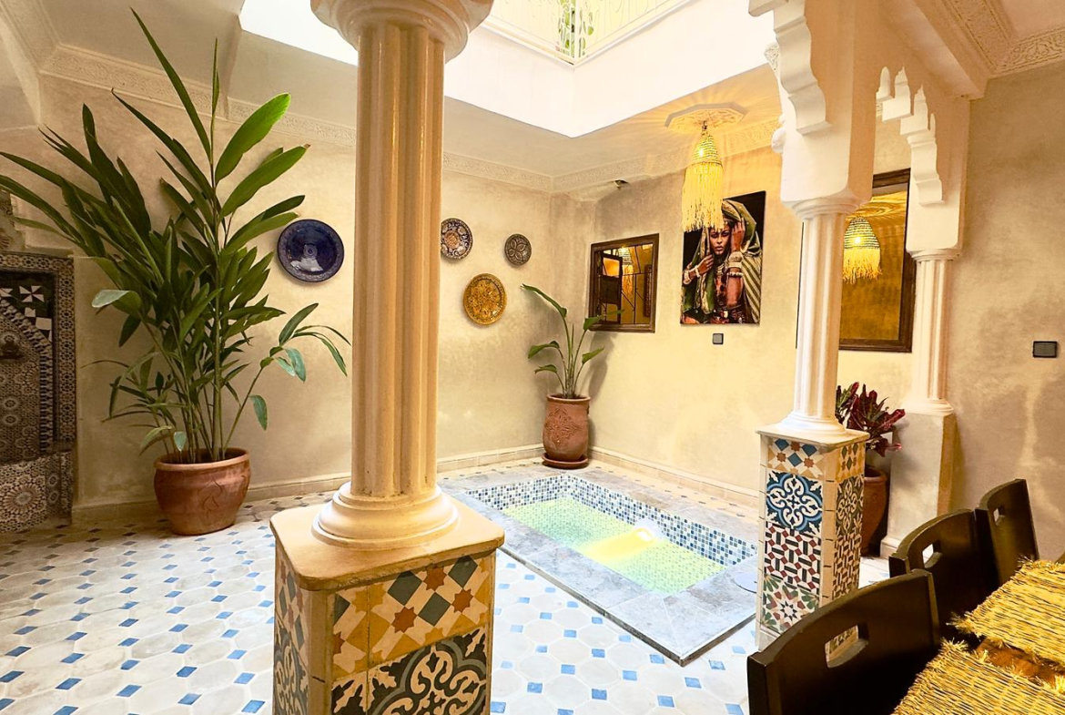 MAGNIFIQUE RIAD À VENDRE – MÉDINA DE MARRAKECH